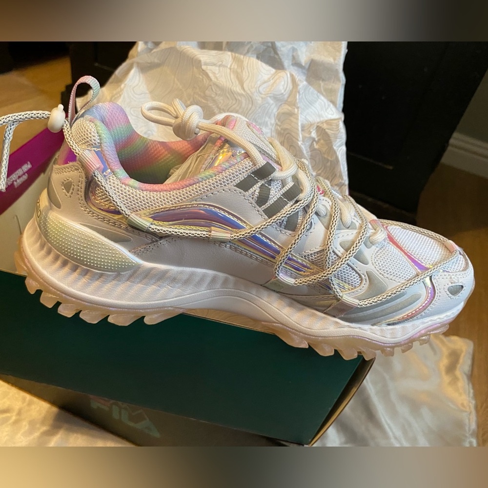 FILA Expeditioner IRI White Iridescent sneakers new in box size 8 women’s US